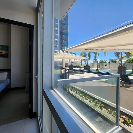 High Ceiling Home By The Pool With Wi-Fi And Netflix