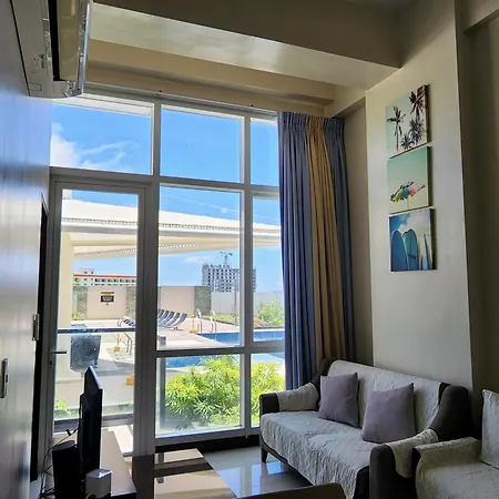 High Ceiling Home By The Pool With Wi-Fi And Netflix