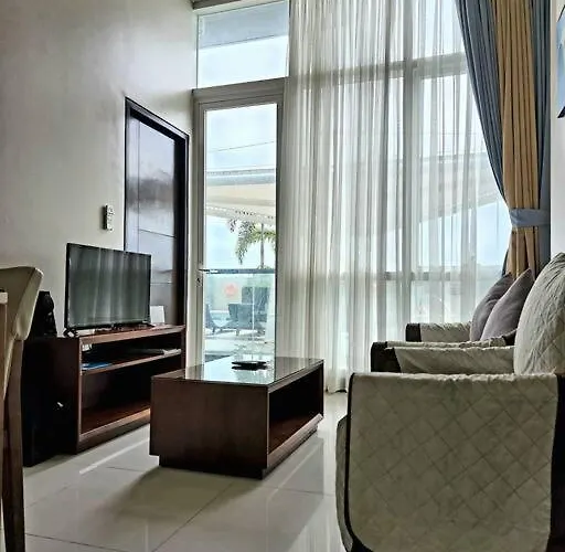 Aparthotel High Ceiling By The Pool With Wi-fi And Netflix