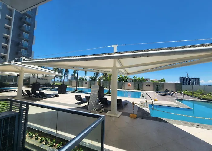 High Ceiling By The Pool With Wi-fi And Netflix